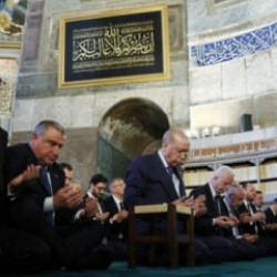 Cumhurbaşkanı Recep Tayyip Erdoğan Ayasofya'da Kur'an-ı Kerim okudu