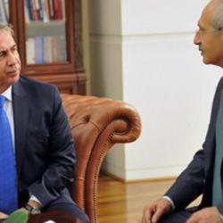 CHP genel merkezi binası önünde hareketli saatler yaşanıyor