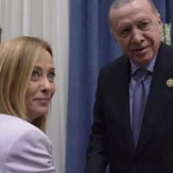 Cumhurbaşkanı Erdoğan’ın tavsiyesine uydu: Meloni sigarayı bıraktı