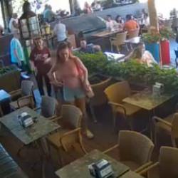Oyuncu Ece İrtem'in cenazesi Adli Tıp Kurumu'ndan alınırken çekilmiş bir kare.