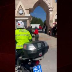 Konya polisinin sınava yetişecek öğrenciye verdiği destek gönülleri fethetti