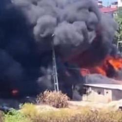 Sultangazi'de korkutan yangın! Kara duman çevre ilçelerden görüldü 