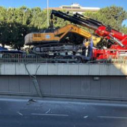 Bahçelievler'de yürekleri ağza getiren kaza: Yol kapatıldı!