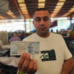 Adana'da bir garip olay! Tüm pazar esnafına bu paraları dağıttı
