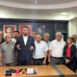 CHP İl binasında hareketli gece: Yeni atanan il başkanı çilingirle içeri girdi!