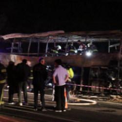 Denizli'de bariyerlere çarparak yanan yolcu otobüsü kazasında ölü sayısı 9'a yükseldi 