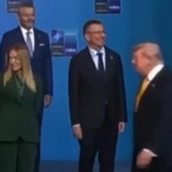 Aile fotoğrafında soğuk rüzgarlar! Meloni Trump'ı görünce başını çevirdi