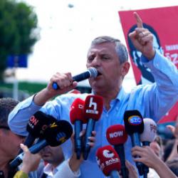Külliye'de küresel satranç oynanıyor, CHP'de köşe kapmaca! CHP'li Erol da isyan etti