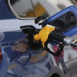 Benzinin litre fiyatına 2 lira 74 kuruş zam geliyor