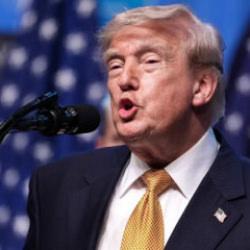 Trump'tan son dakika Hürmüz Boğazı mesajı: Onları fena bombaladık!