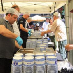 Bursa Büyükşehir İznik'te aşure ikramında bulundu 