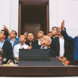 Özgür Özel'in 'Milli Görüş ceketi' giydiği gün: Darbe gecesi Gazi Meclis'te neler yaşandı?