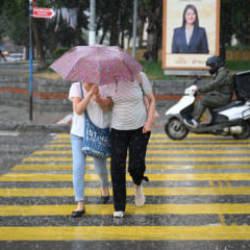 AKOM peş peşe uyarı: İstanbul'da 3 gün boyunca sürecek! Cumartesiye dikkat...