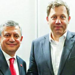 Özgür Özel'in YENİ Parti'sine yurt dışından ilk destek