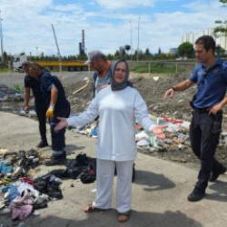 Akılalmaz olay! Altın dolu çantasını yol kenarına bırakıp evine çıktı, döndüğünde...