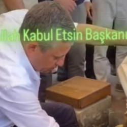 CHP'den ayrıldıktan sonra camiden çıkmayan Özel'in abdesti tartışma konusu oldu