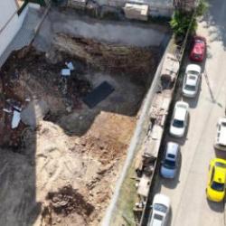 Çekmeköy'de istinat duvarı çöken inşaatın yanındaki 5 katlı bina boşaltıldı