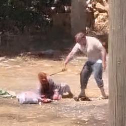 Şanlıurfa'da 85 yaşındaki annesini sopa ile dövdü! Dehşet kameraya yansıdı