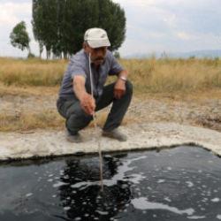 Erzurum'da 50 yıllık  gizem! Suyun üzerindeki köpükler alev alıyor 