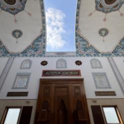 Bursa’daki kubbesi açılıp kapanan cami görenleri hayran bırakıyor