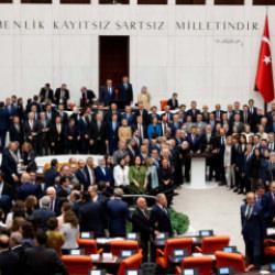 TBMM'de tarihi gün! Terörsüz Türkiye yasası kabul edildi: Siyasilerden ilk açıklamalar