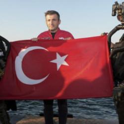 Selçuk Bayraktar, SAT ve SAS komandolarıyla bir araya geldi
