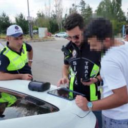 Erzurum'da korsan taksiciyi enseletti, kendisine de ceza kesildi 