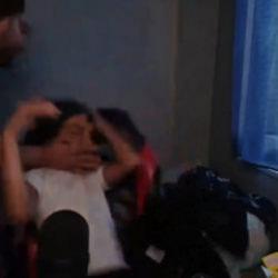Zalim baba canlı yayında çocuğunu dövdü: Küçük çocuk gözyaşlarına boğuldu