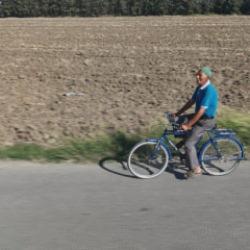 85 yaşındaki Hacı dede, günde 20 kilometre pedal çeviriyor