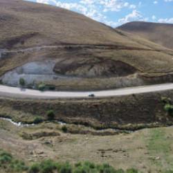 Erzurum'da esrarengiz yol! Sürücüler şokta... Araçlar vites boştayken yokuş yukarı gidiyor