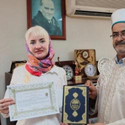 Rus kadın 'Güneş' ismini alarak Müslüman oldu