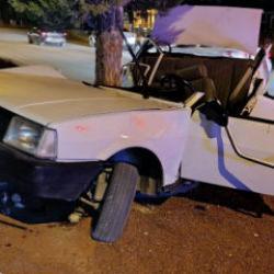 Beyşehir'de TOFAŞ otomobil ağaca çarptı: 1’i ağır 2 yaralı