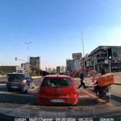 Ankara'da feci kaza: Yolun karşısına geçmek isteyen kadına motosiklet çarptı!