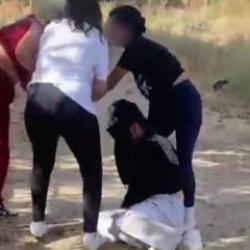 Denizli'de akran zorbalığı! Ortaokul öğrencisini dövüp o anları kayda aldılar