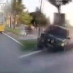 Maslak'ta karşı şeride geçen cip, İETT otobüsüne çarptı: 3 yaralı