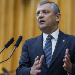 Özgür Özel'in ayarları bozuldu: İsim vermeden Tugay'ı hedef aldı: Hain oğlu hain