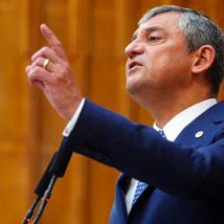 Özgür Özel yine kontrolden çıktı! Cemil Tugay'a ağza alınmayacak sözler: O namussuzu...