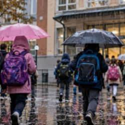 Sağanak nedeniyle birçok ilde okullar tatil edildi: Valiliklerden peş peşe açıklamalar