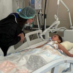 Konya'da bir yaşındaki bebeğin akciğerinden ceviz çıktı