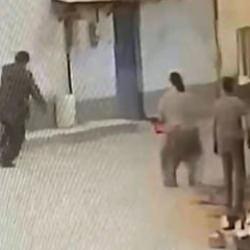 Bursa'da akılalmaz olay! Motorlu testere ile korkuttuğu yaşlı adam yere kapaklandı