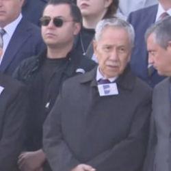 Özel ile Kılıçdaroğlu aynı törende! Yüz ifadesi gündem oldu
