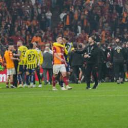 Fenerbahçe'den derbide çıkan kavga için flaş açıklama: Rakip takım olayları körüklemiştir