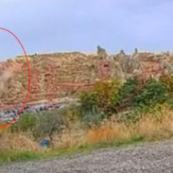 Kapadokya'da peribacasından kopan kayaların düşme anına ait görüntüler ortaya çıktı