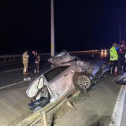 Çanakkale'de feci kaza! Araç parçalara ayrıldı: 2 ölü 