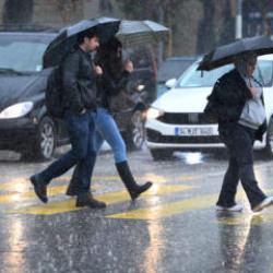 Meteoroloji saat verip duyurdu! İstanbul dahil birçok ilde sağanak ve fırtına alarmı