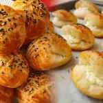 Poğa&ccedil;alar tarifi: Hem mayalı hem mayasız yumuşacık pratik poğa&ccedil;a tarifleri...