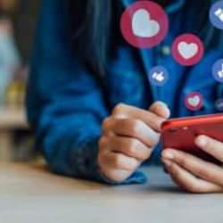 Sosyal medyayı kullanan çocuklar zararlı alışkanlıklara daha eğilimli!