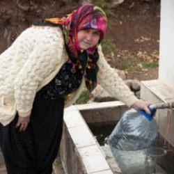 Ankara'da utandıran g&ouml;r&uuml;nt&uuml;ler! Su kesintisi vatandaşı perişan etti