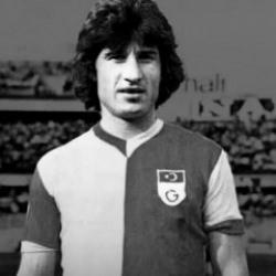 T&uuml;rk futbolunun efsane ismi hayatını kaybetti
