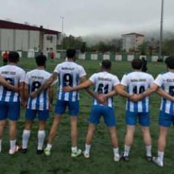 Tepki &ccedil;eken g&ouml;r&uuml;nt&uuml;ler! Sahaya İBB tutuklularının yazılı olduğu formalarla &ccedil;ıktılar